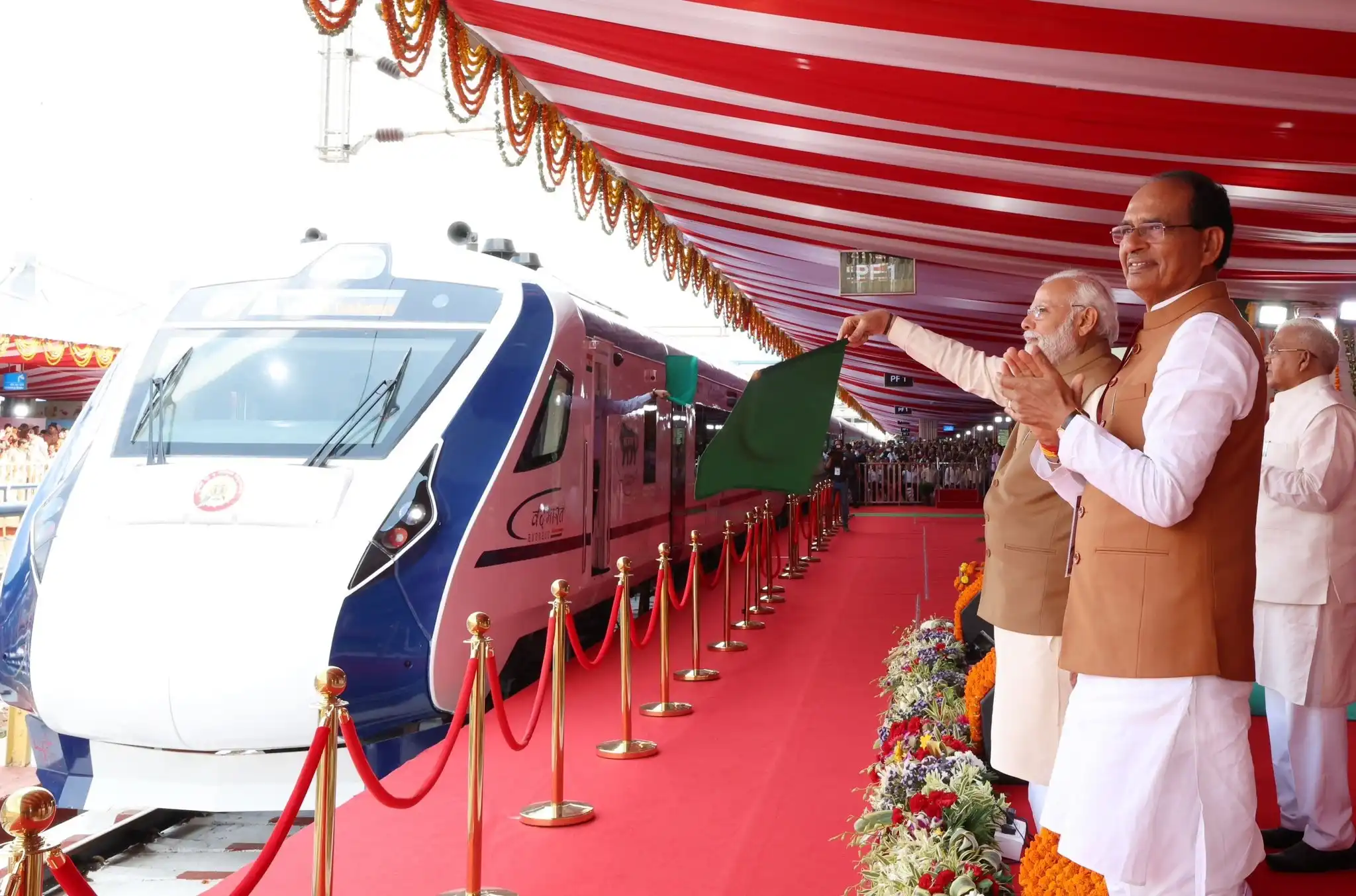 pm modi vande bharat bhopal delhi flag off