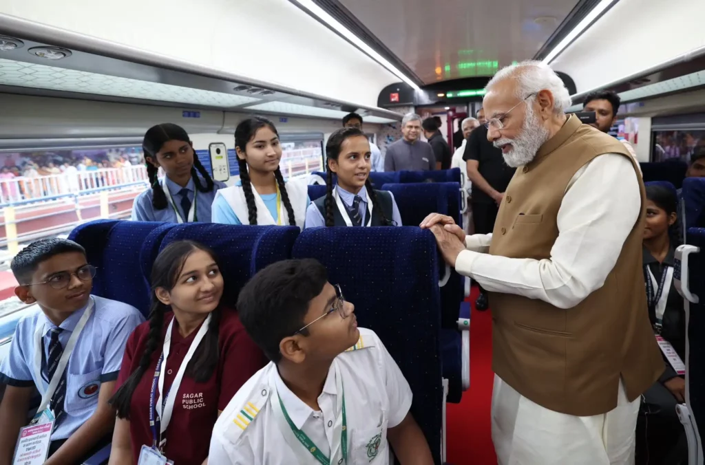 pm modi vande bharat bhopal delhi students talk